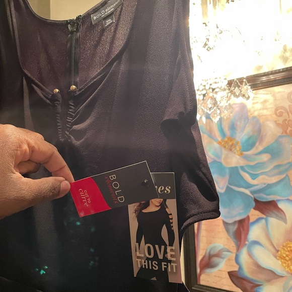 Bold and Beautiful in Black - Picture 3 of 3